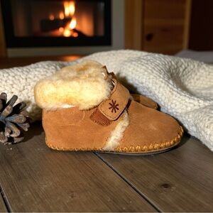 L.L. Bean Toddler 5-6 Wicked Good Sheepskin Suede Moccasin Booties Tan